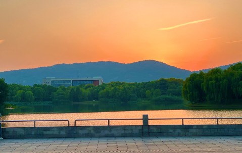 江南大学(江南大学校花系列4部曲最新章节免费阅读)
