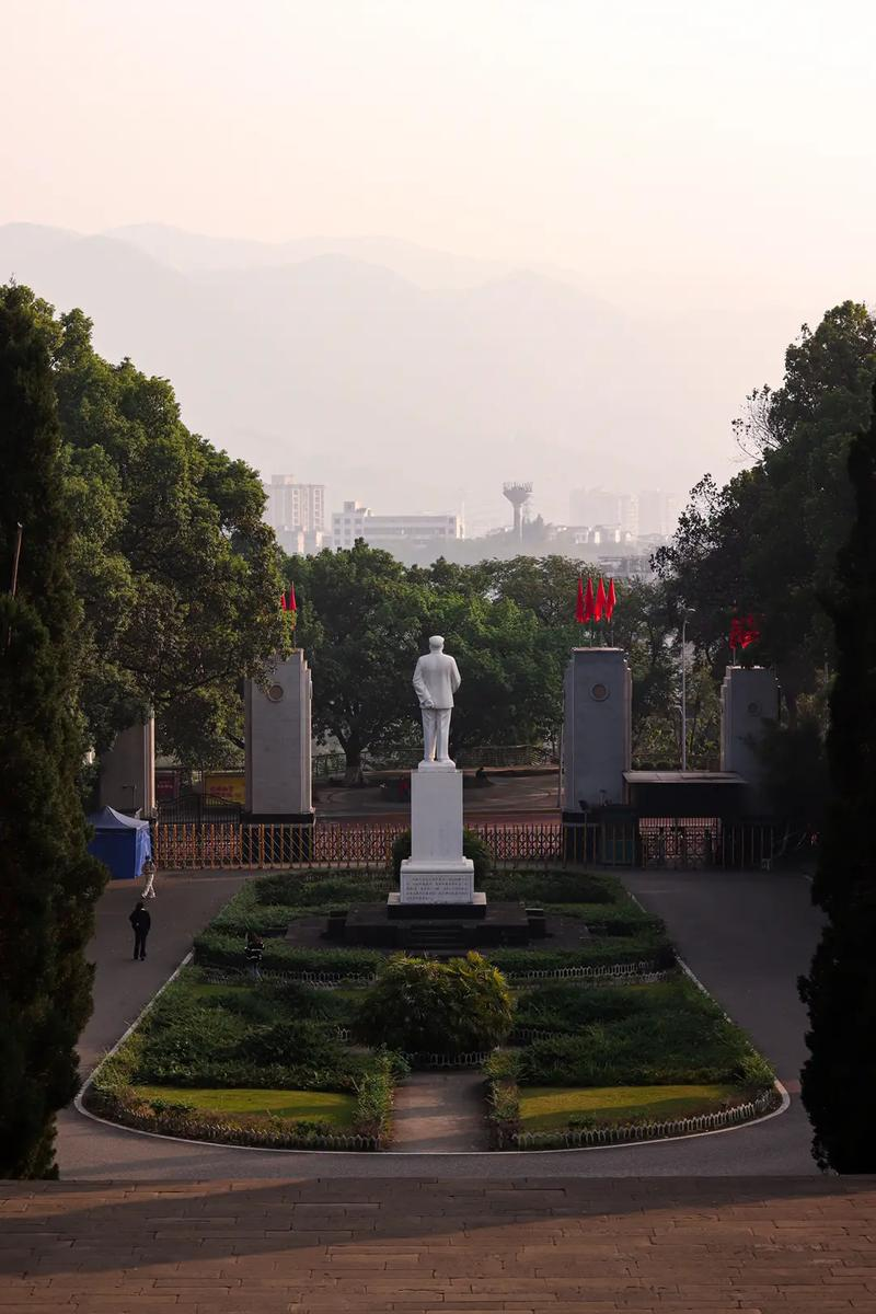 西南大学(西南大学是985还是211)